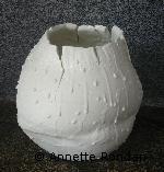 Annette Rondan a aussi crée Vase asymétrique troué (Poteries - Décoration) dans Poteries - Décoration